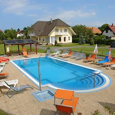 Ilona Apartmanhazak アパート *