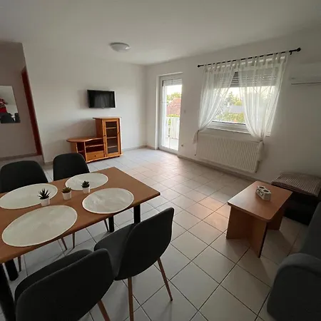 شقة Ilona Apartmanhazak