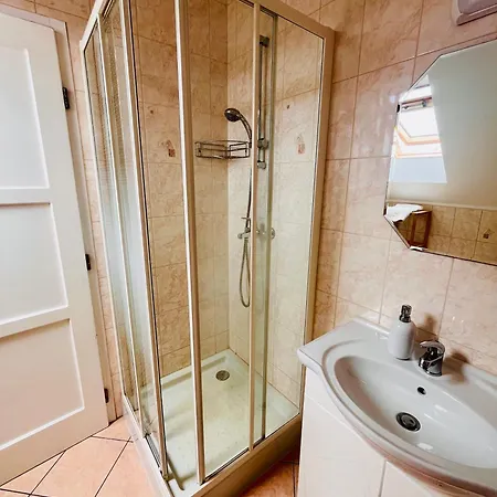 Ilona Apartmanhazak アパート