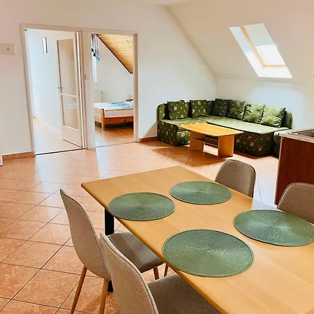 شقة Ilona Apartmanhazak