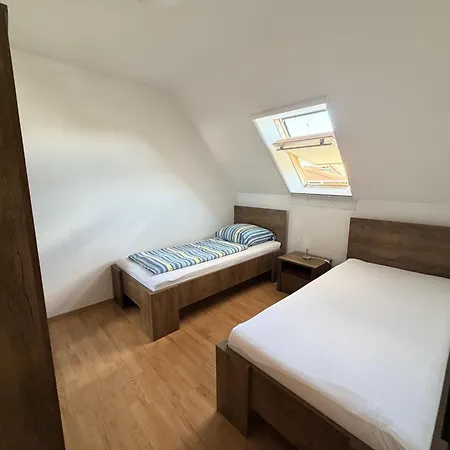 شقة Ilona Apartmanhazak Gyenesdiás