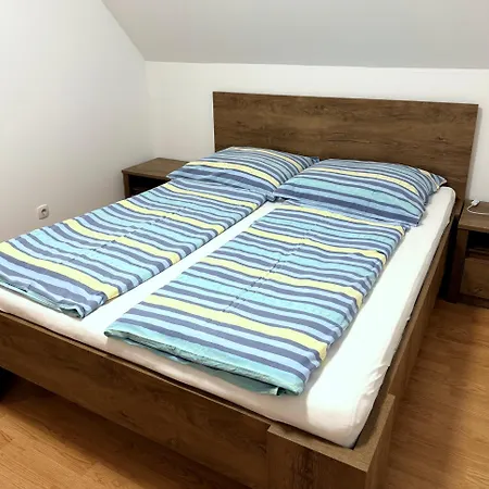 شقة Ilona Apartmanhazak *