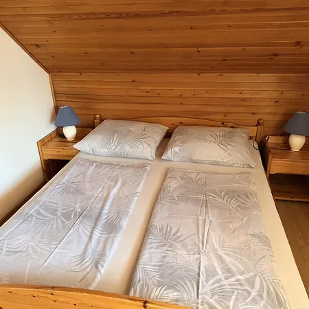 Ilona Apartmanhazak شقة *