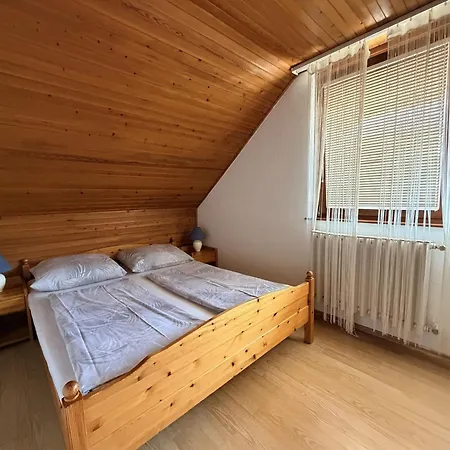 شقة Ilona Apartmanhazak *