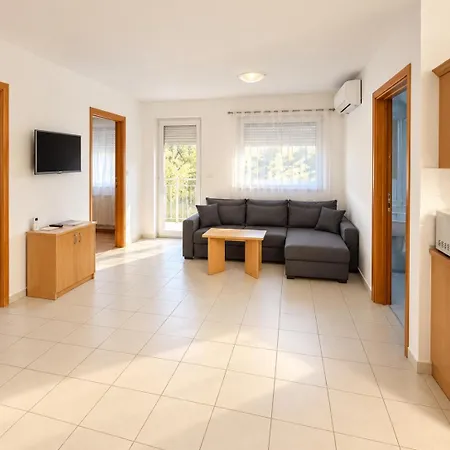 Ilona Apartmanhazak Gyenesdias